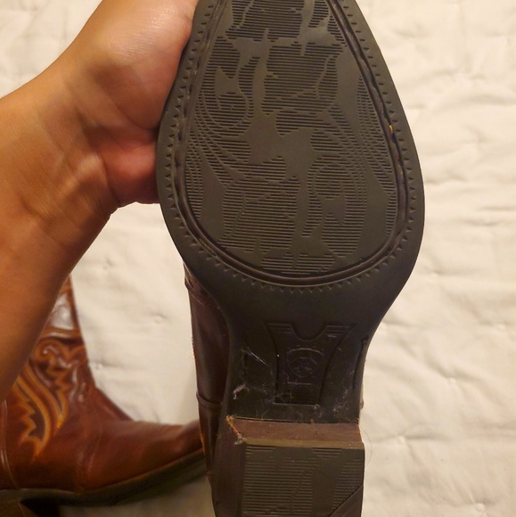 Lightly worn Ariat boots - Picture 2 of 3